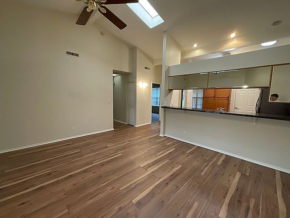 4th image of 932 N Rolling Green Rd