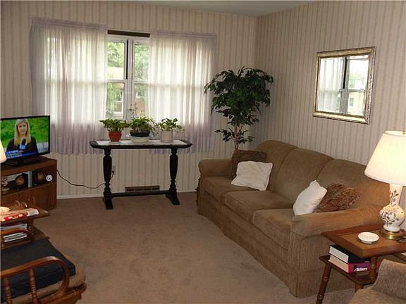 4th image of 210 Dominican Way