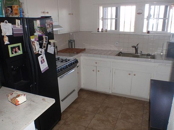 Kitchen with Samsung Convection Stove