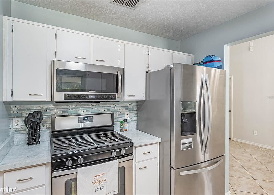 1st image of 2072R Sun Valley St