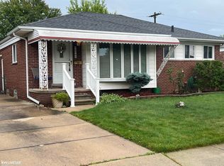25706 Harmon St, Saint Clair Shores, MI 48081