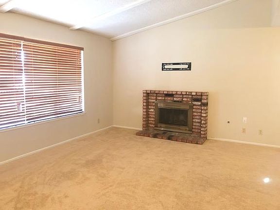 3rd image of 43025 Lemonwood Dr