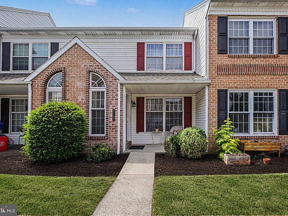 2nd image of 2162 Saint Clair Ct