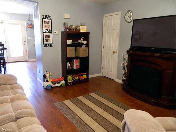 4th image of 347 Cherrydale Ave