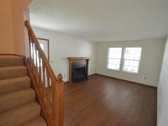 5-Lge Liv Rm w- WBFP