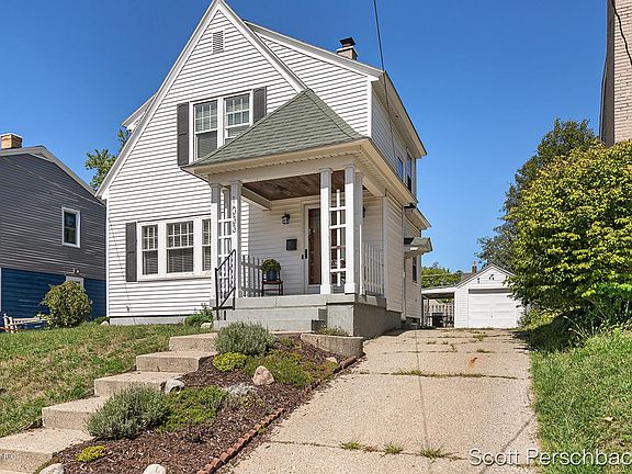 4th image of 1033 Dorroll St NE