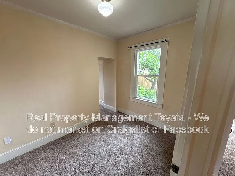 1405 Halleck St — Photo 12