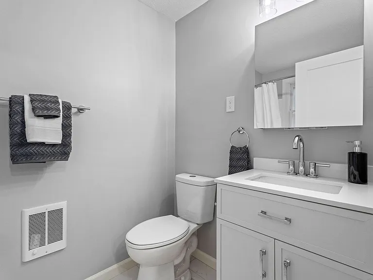 360 Thames St — Photo 8