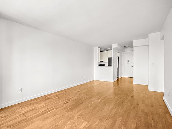 3rd image of 420 W 42nd St APT 31H