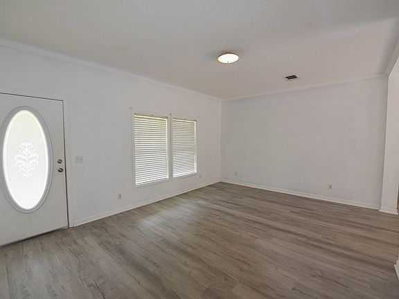 3rd image of 105 Glenn Forest Dr