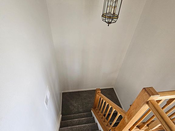 3rd image of 41688 Bedford Dr