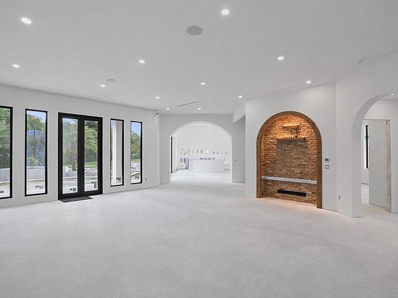 5th image of 298 NE 8th Street