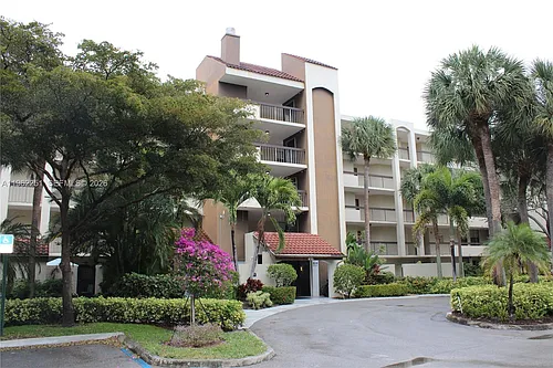 955 Egret Cir #310 Photo 1