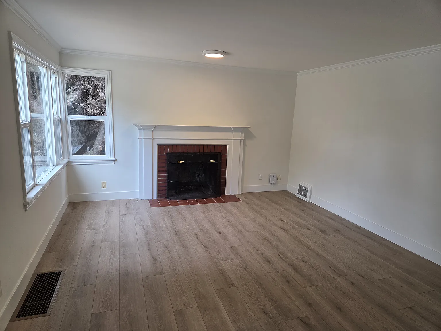 3 bed, 1280 sqft, $3,300 — Photo 2