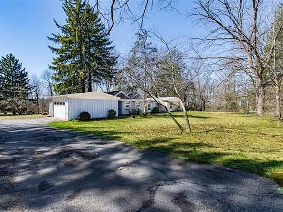 2nd image of 1574 Woodland Dr