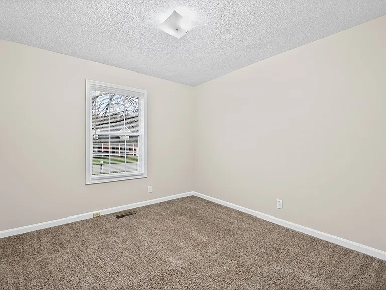 386 Brook Mead Dr — Photo 16