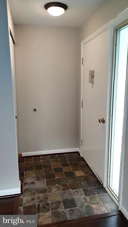 2 bed, 1.0 bath, 992 sqft, $1,900 — Photo 3