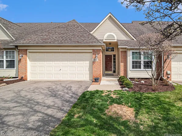 5481 Greenway Dr #79, Trenton, MI 48183