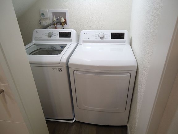 4th image of 87 Glen Eyrie Ave APT 8