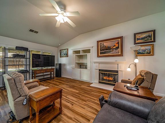 5th image of 914 W Pepper Dr