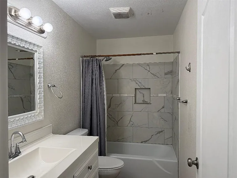 115 E Broadway St — Photo 12