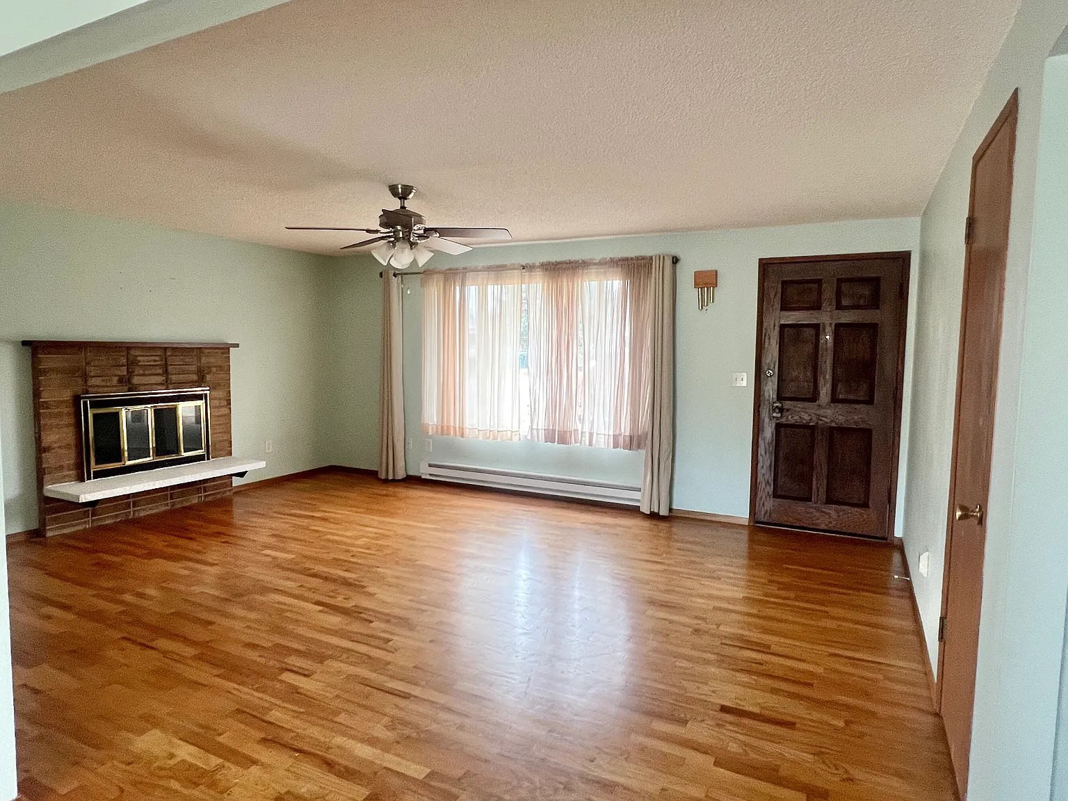 3 bed, 1.5 bath, 1164 sqft, $2,700 — Photo 4