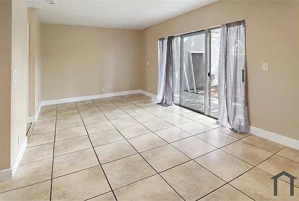 3 bed, 1147 sqft, $3,033 — Photo 3