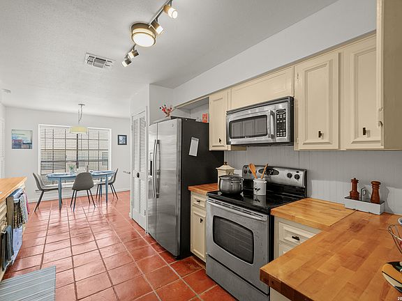 5th image of 7926 Broadway #102