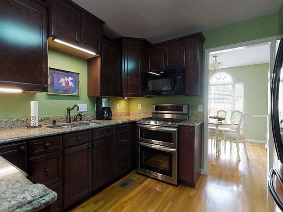 4th image of 2501 Burgess St