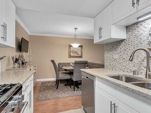 5th image of 512 Redondo Dr APT 405