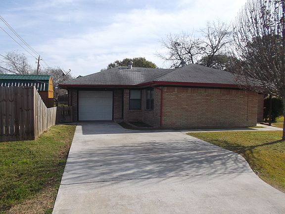5th image of 2301 Hillshire Dr