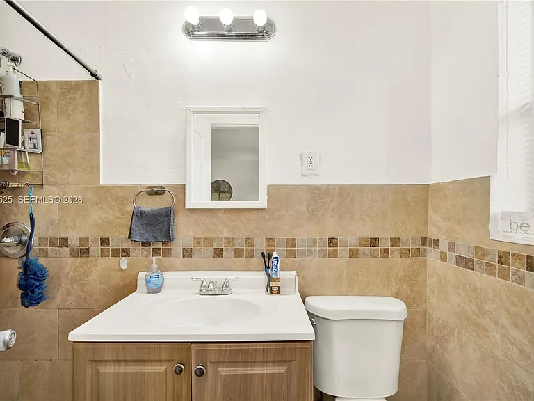 1236 NE 109th St #2 — Photo 13