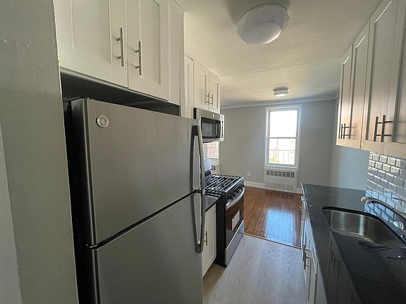 4th image of 14420 38th Ave APT 6J