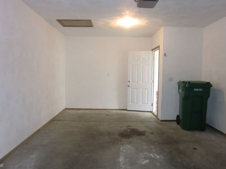 Autumn Pine 1 Car Garage (2)