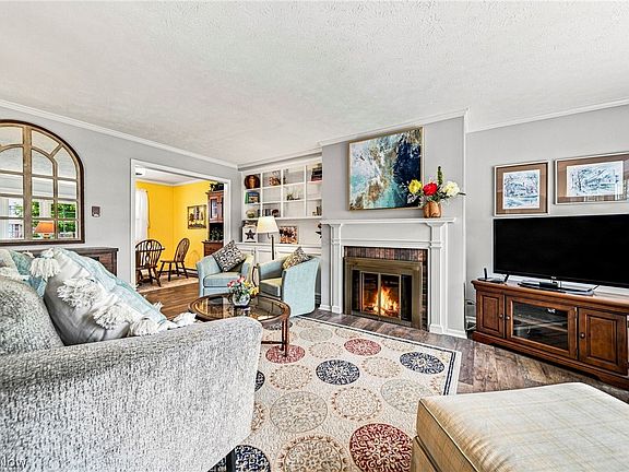 4th image of 9 Meadowlawn Dr Unit 6