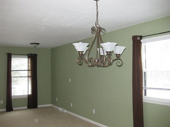 3rd image of 701 Elk Ln