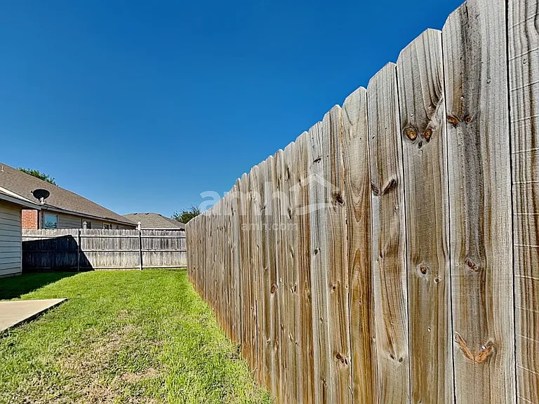 532 Winbridge Ln — Photo 21