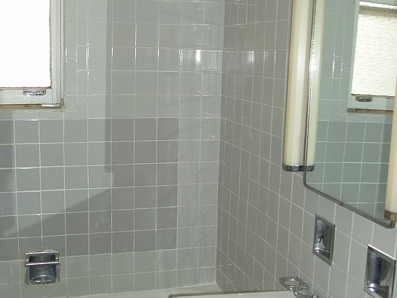 3rd image of 5255 W Melrose St #1
