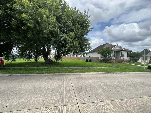 8517 Patricia St, Chalmette, LA 70043