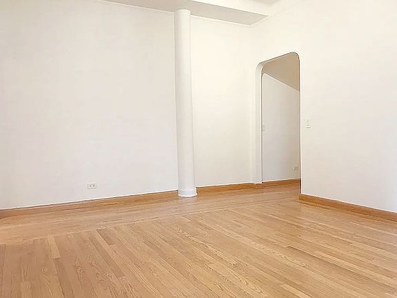 4th image of 57 W 58th St APT 8H