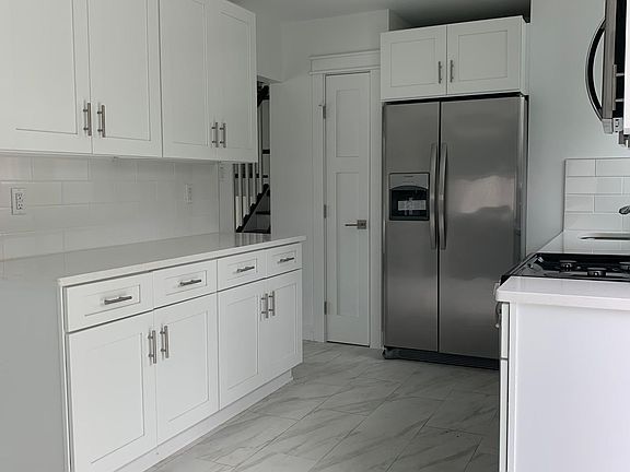 2nd image of 325 Jackson Rd