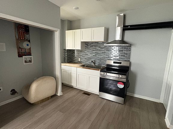 2nd image of 216-218 Lee Park Ave #1