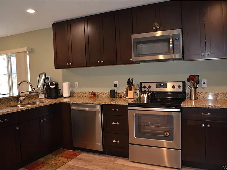 3134 W Randolph Ln — Photo 6