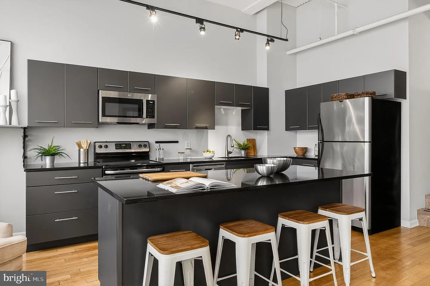 1 bed, 1.5 bath, 986 sqft, $2,600 — Photo 1