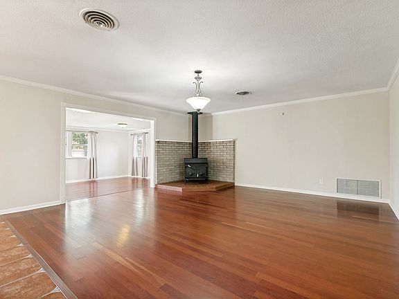 4th image of 715 E Sunshine Dr