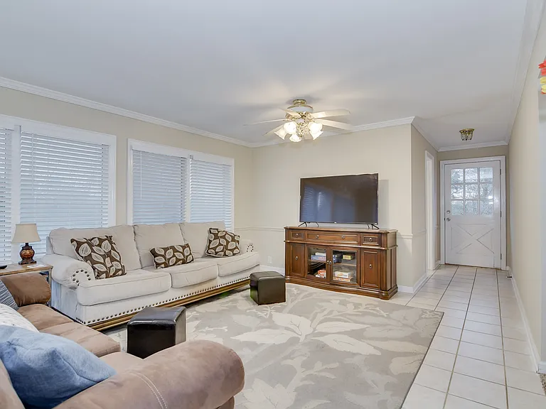 2415 Apricot Ln — Photo 24