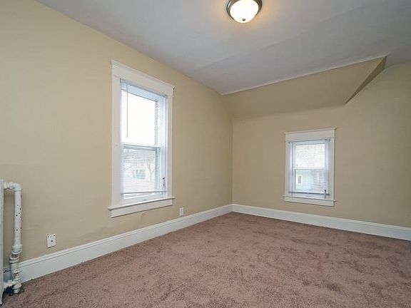5th image of 435 Van Buren Ave #2