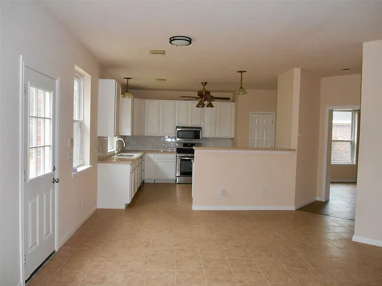 6203 Faulkner Ridge Dr — Photo 7