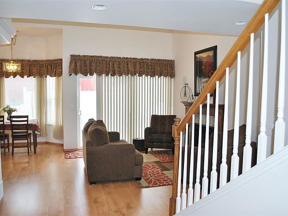 2nd image of 625 N Willow Crest Ln
