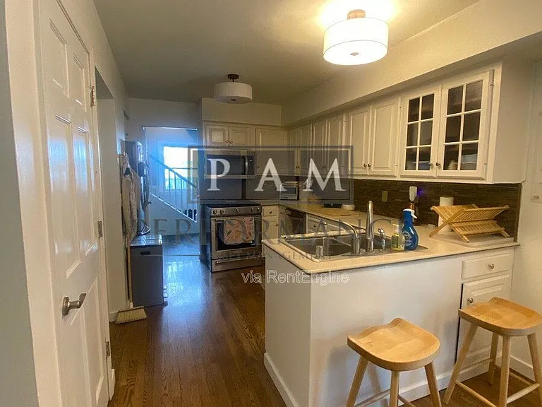 N86W5195 Covington Sq — Photo 15